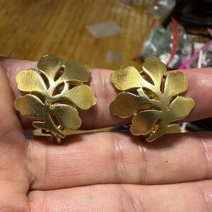 Vintage CROWN TRIFARI Clip-On Earrings Brushed Gold Tone Leaf Shape Art Nouveau